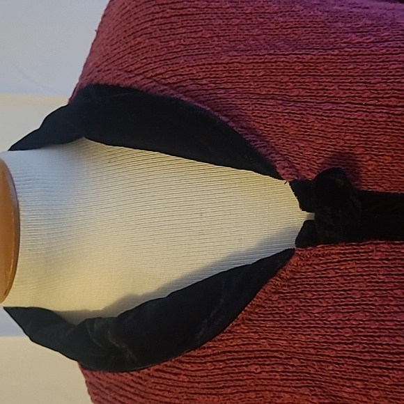 Willow sweater, med/large, raspberry with black trim - Picture 3 of 4